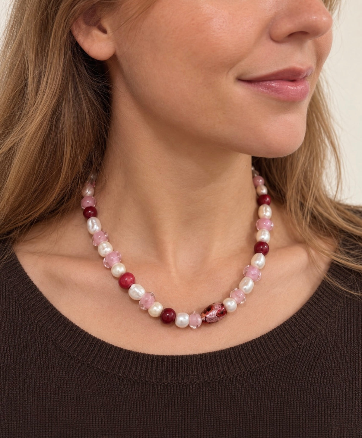 Model wearing the LULA Rosé necklace