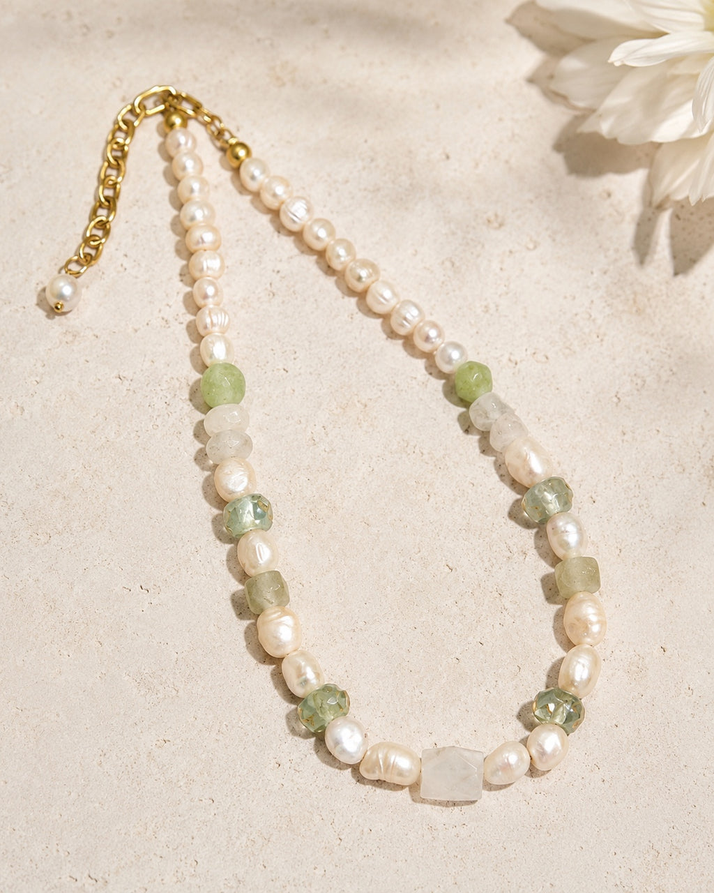 LULA Verde freshwater pearl necklace product photo