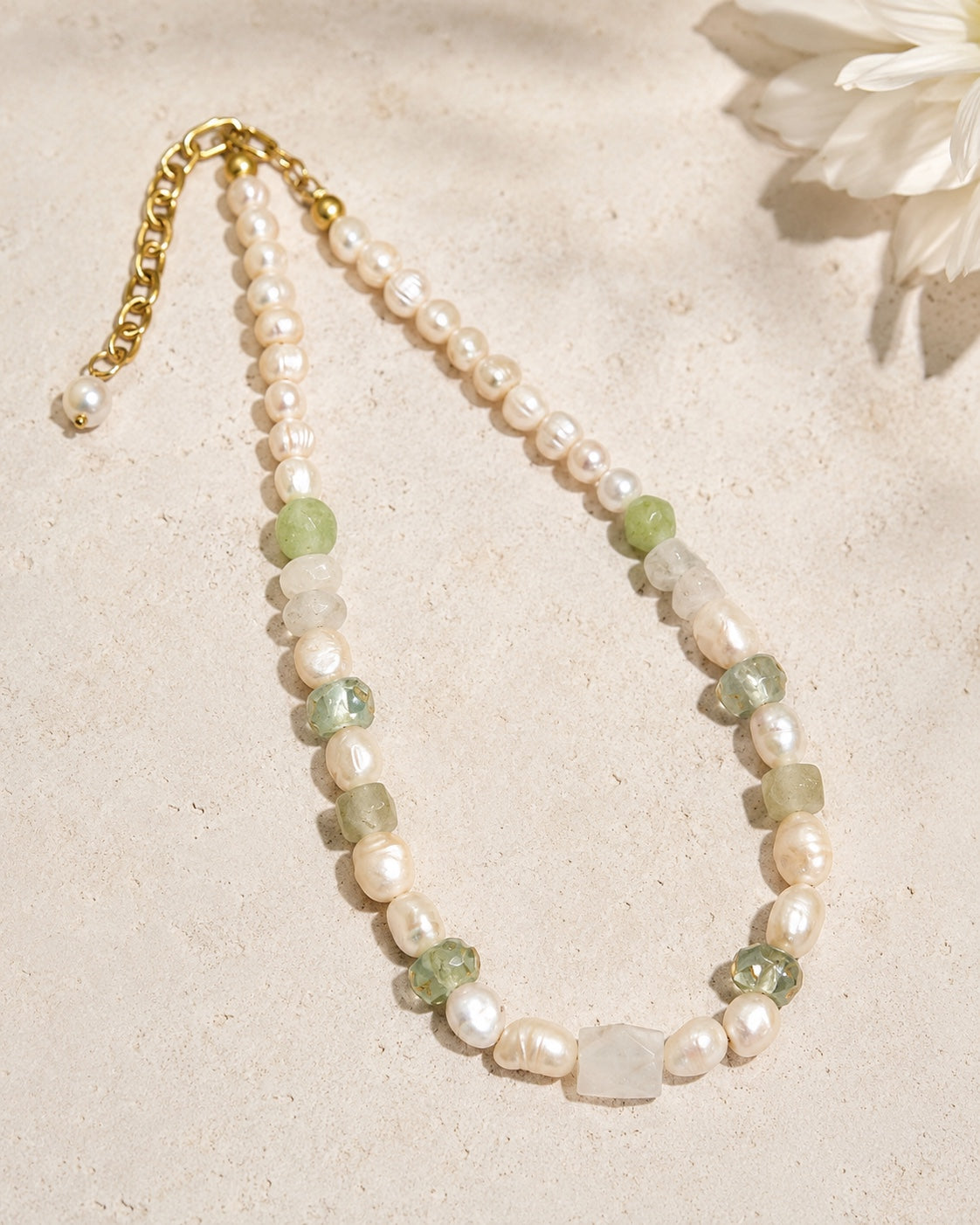LULA Verde freshwater pearl necklace product photo